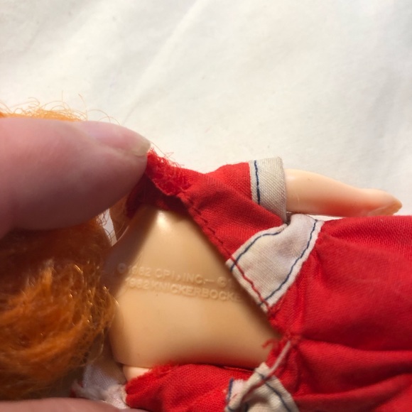 Vintage 1982 Knickerbicker Annie Doll 6” Plastic Doll missing shoes/socks - Picture 6 of 6